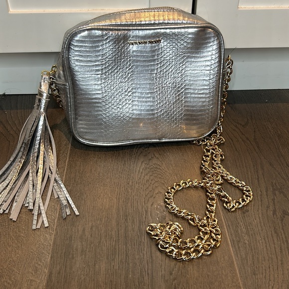 Victoria’s Secret Metallic Snakeskin Silver Crossbody Bag Gold Chain Strap - Picture 11 of 14